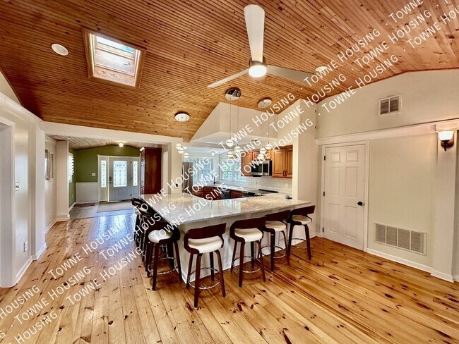 Foto del edificio - 2115 Lake Rd