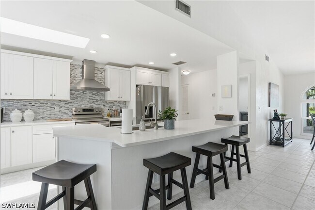 Building Photo - 132 Bordeaux Cir
