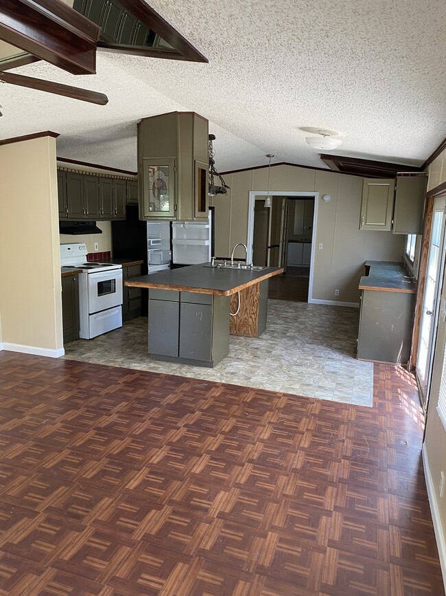 Building Photo - 1657 CR 328 R61657