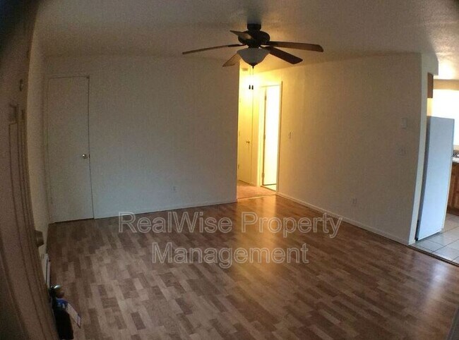 Foto del edificio - 302 Edwards St