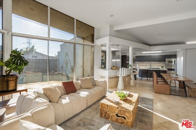Foto del edificio - 6530 Lakeridge Rd