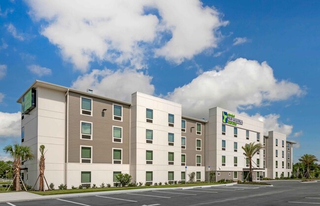 Building Photo - Furnished Studio-Wildwood