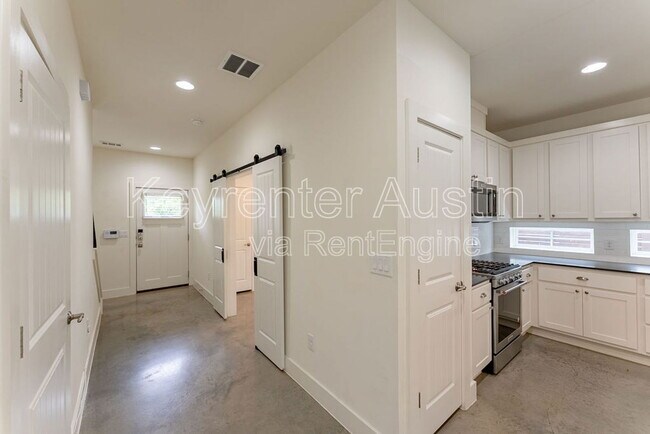 Foto del edificio - 2504 E 13th St