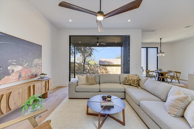 Foto del edificio - 2401 Trailside Dr