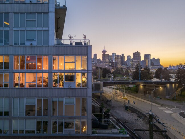 Building Photo - 289 Alexander St