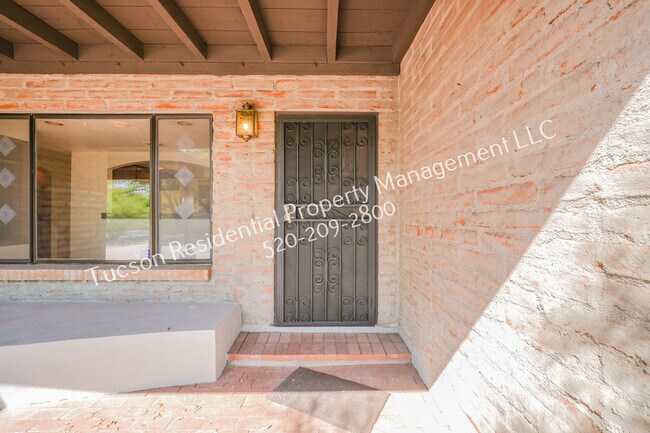 Building Photo - 4929 N Vía Serenidad