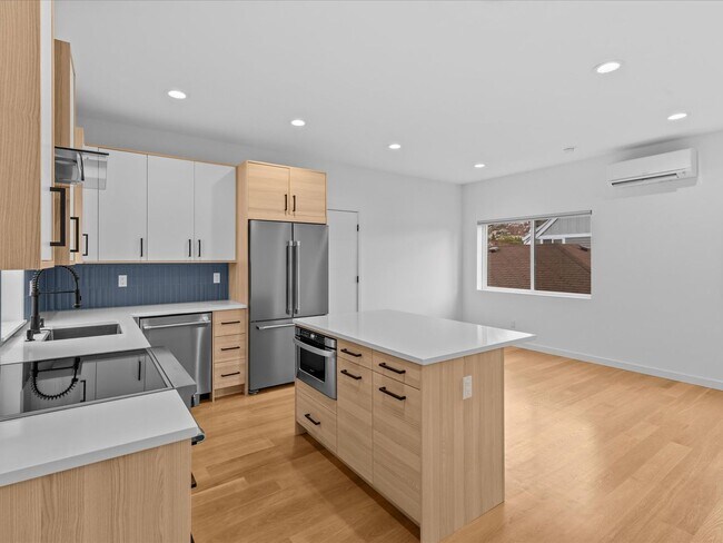 Foto del edificio - 3239 61st Ave SW