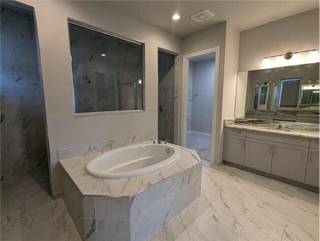 Foto del edificio - 9292 Crestview Cir