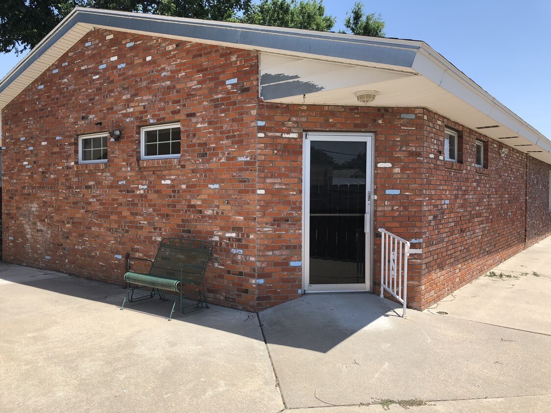 911 N 9th St, Garden City, KS 67846 Apartments in Garden City, KS