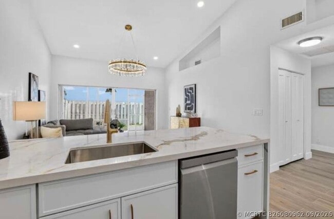 Foto del edificio - 11213 Jasmine Hill Cir