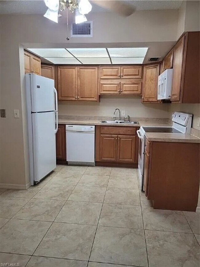 Foto del edificio - 12471 McGregor Blvd