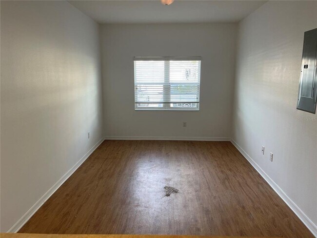 Building Photo - 1019 Creek Park Ct