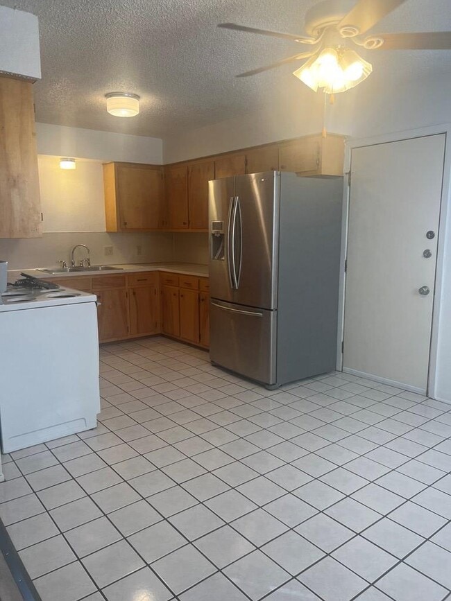 Foto del edificio - 6826 Austin Ave