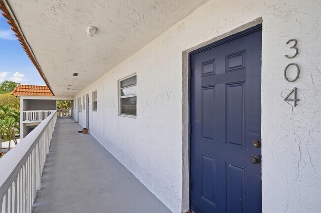 Foto del edificio - 1400 NE 57th St