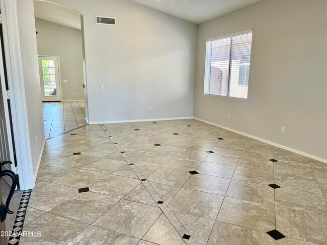 Foto del edificio - 15610 N 12th Ave