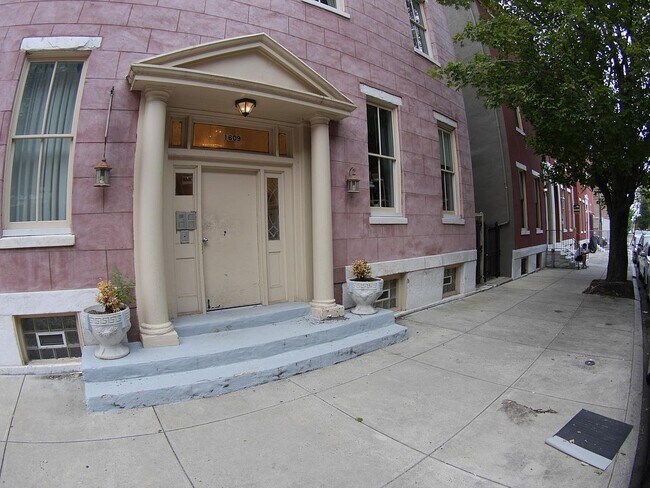 1 Bed 1 Bath - GREAT LOCATION - 1609 Mount Vernon St