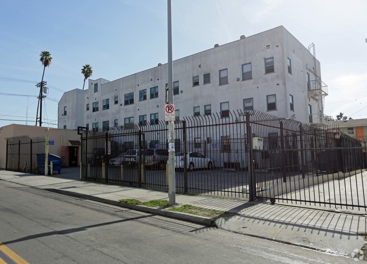 Building Photo - Pico Place