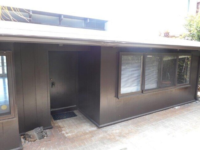 Building Photo - L682 (FHB)
