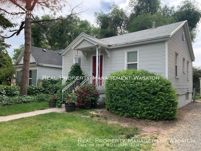 Building Photo - 3 Bedroom 1.5 Bath Rose Park Home!