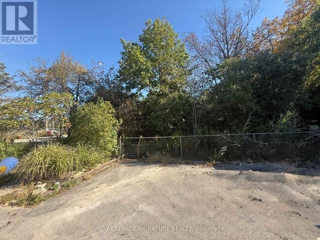 Photo du bâtiment - 14 Burnhamthorpe Rd W