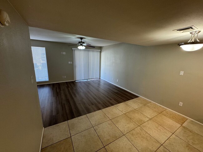 Foto del edificio - 2 Bedroom - 2.5 Bath - 1145 Sq. Ft. - 1 Ca...