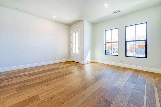 Building Photo - 4 br, 3 bath House - 2076 N Preuss Ave