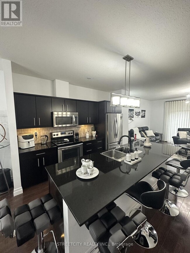 Building Photo - 1850 Beaverbrook Ave