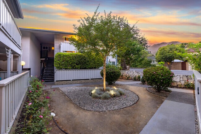 Building Photo - 389 Cliff Dr