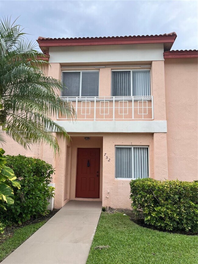 Foto del edificio - 752 NW 208th Terrace