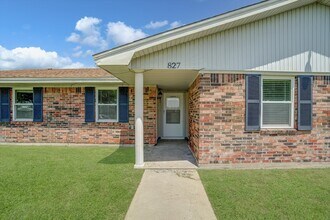 Building Photo - 827 Pickney Ave