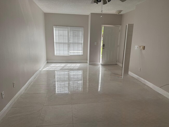 Building Photo - 10276 Fox Trail Rd S