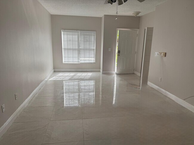 Foto del edificio - 10276 Fox Trail Rd S
