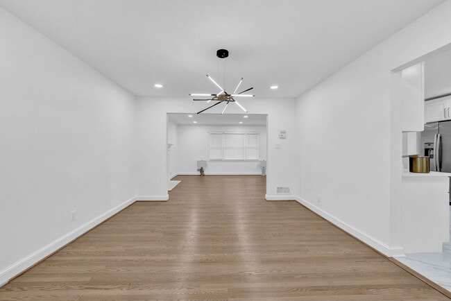 Building Photo - 3050 Chestnut St NW