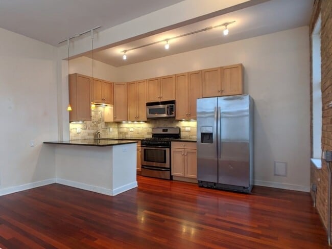 Building Photo - 1222 W Hubbard St