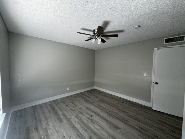 Foto del edificio - 13340 Horizon Blvd