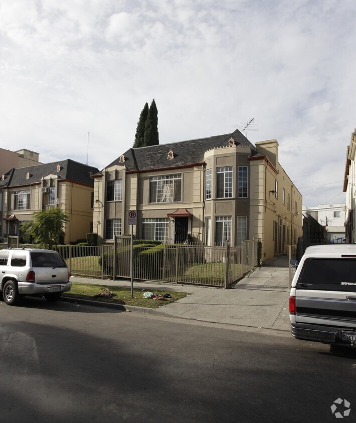 Foto del edificio - 221-225 1/2 S Kenmore Ave