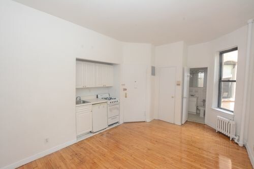 Building Photo - 333 E 93rd St