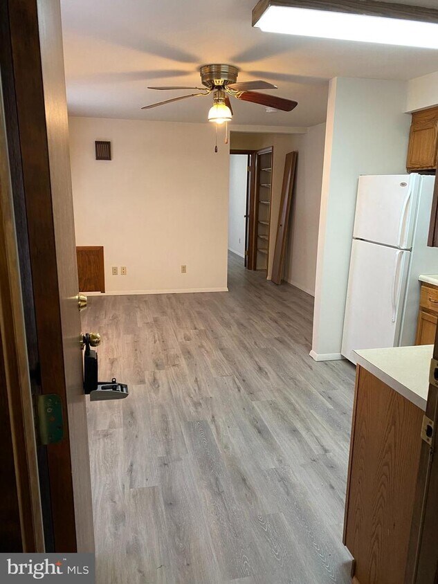 1412 Fairmount Rd Unit D, Hampstead, MD 21074 Room for Rent in