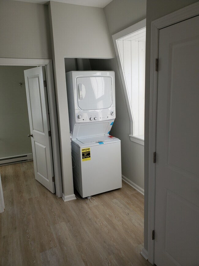 In Unit Washer Dryer - 9 Pulaski St