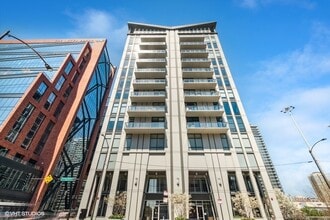 Building Photo - 740 W Fulton St