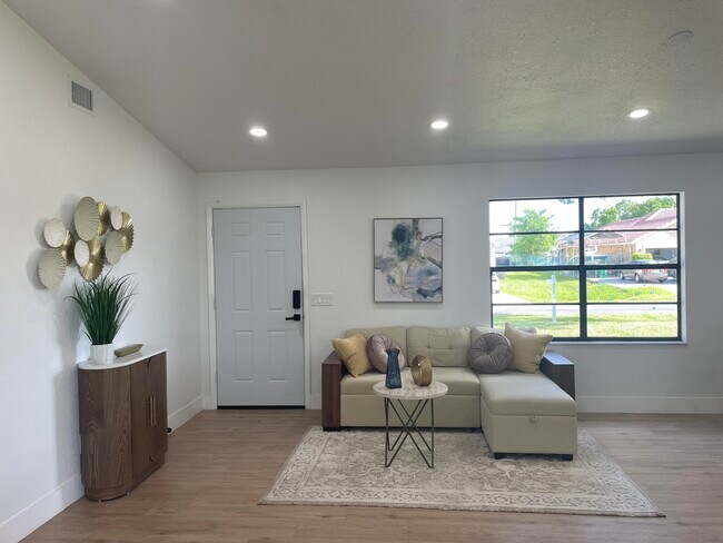 Foto del edificio - 933 SW Liberty Ave