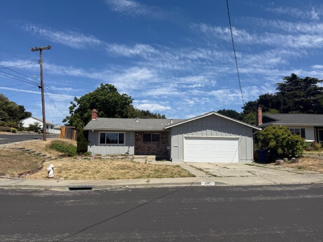 Foto principal - 3-Bedroom Single Family Home in PInole