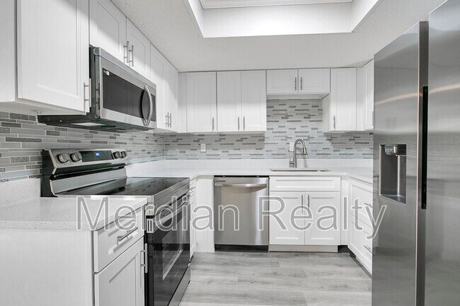 Foto del edificio - 513 Fairways Ln