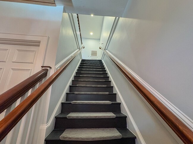 Foto del edificio - FIRST MONTH RENT FREE! Downtown Living! 2 Bedroom 2 Bath Apartment (No Pets)