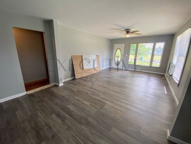 Foto del edificio - Updated 3 Bedroom Home Near McNeese – Just...