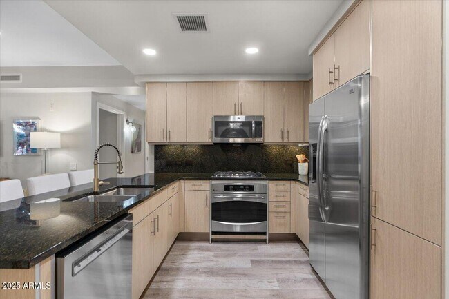 Foto del edificio - 7117 E Rancho Vista Dr