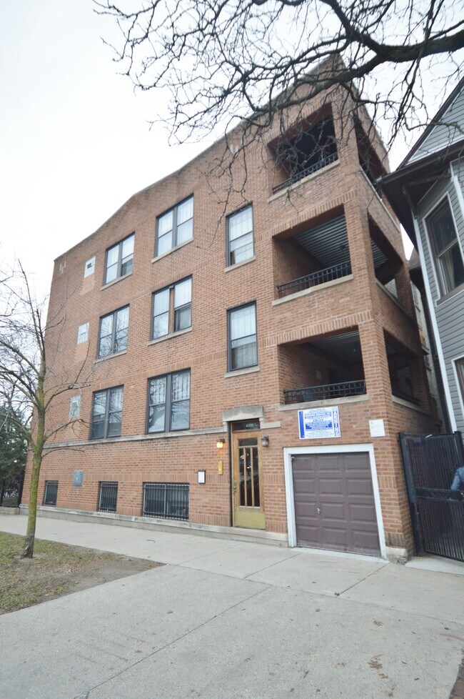 Building Photo - 4138 N Southport Ave