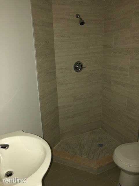 Foto del edificio - 1 br, 1 bath  - 1713 Spruce St Apt 3F