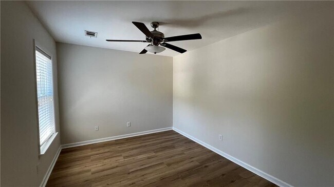 Building Photo - 5830 Falls Landing Dr