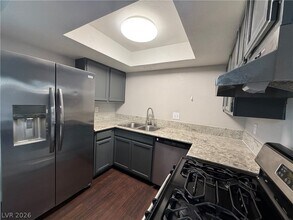 Building Photo - 5219 Caliente St